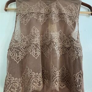 Only Hearts Tan/Nude Floral Lace Crop Mock Neck Top, Size Small.